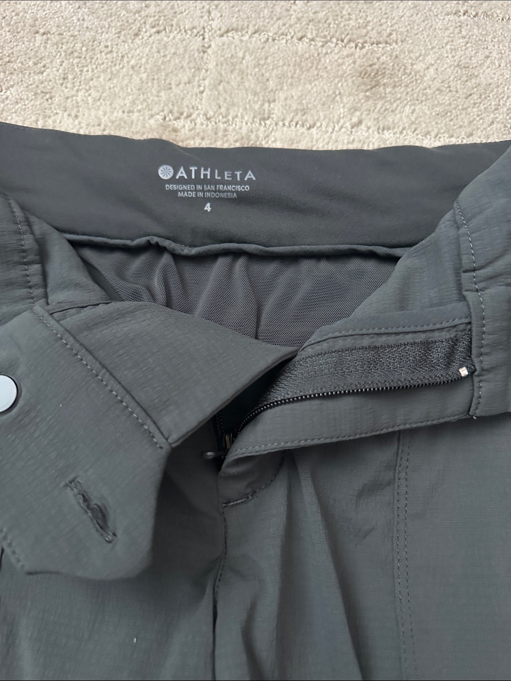 Athleta Trekkie North 4” short size 4 - Picture 4 of 6